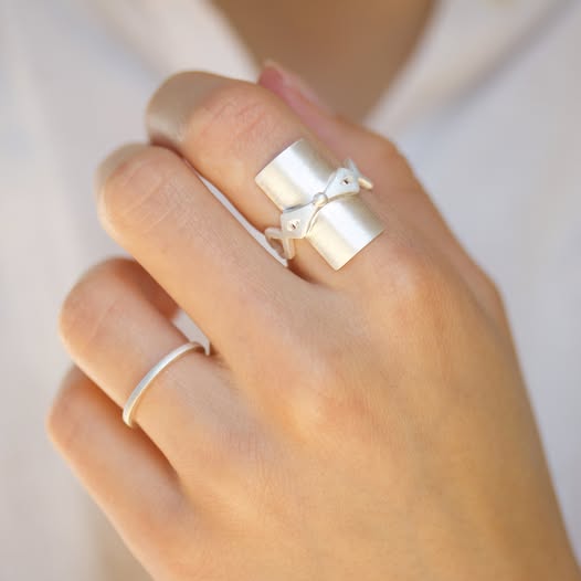 Wille Jewellery- Dirección- anillo- plata- mate