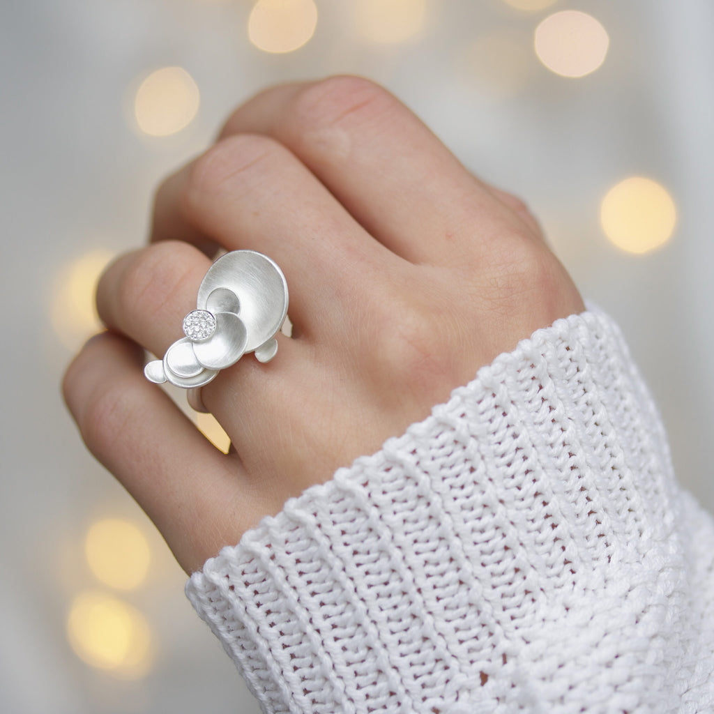 Anillo Parousia con 10 brillantes