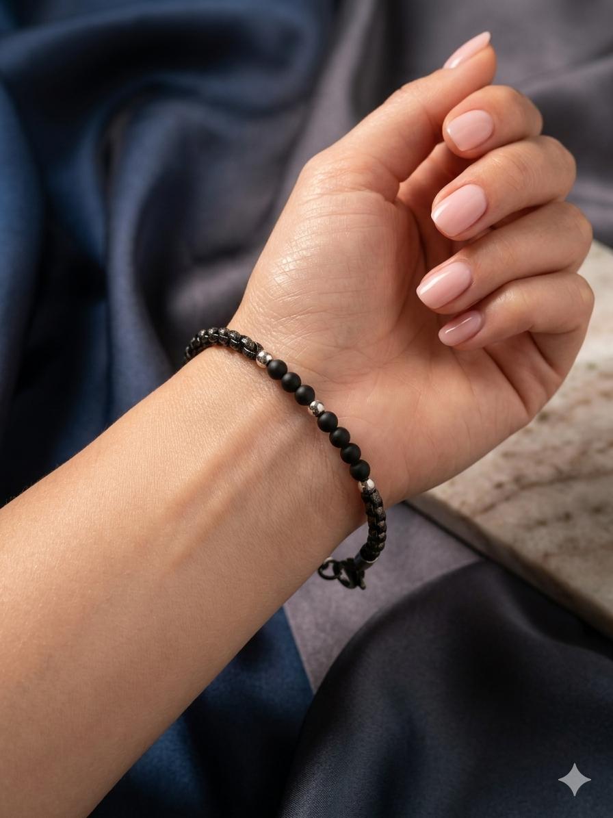 Pulsera unisex con pequeñas bolas negras