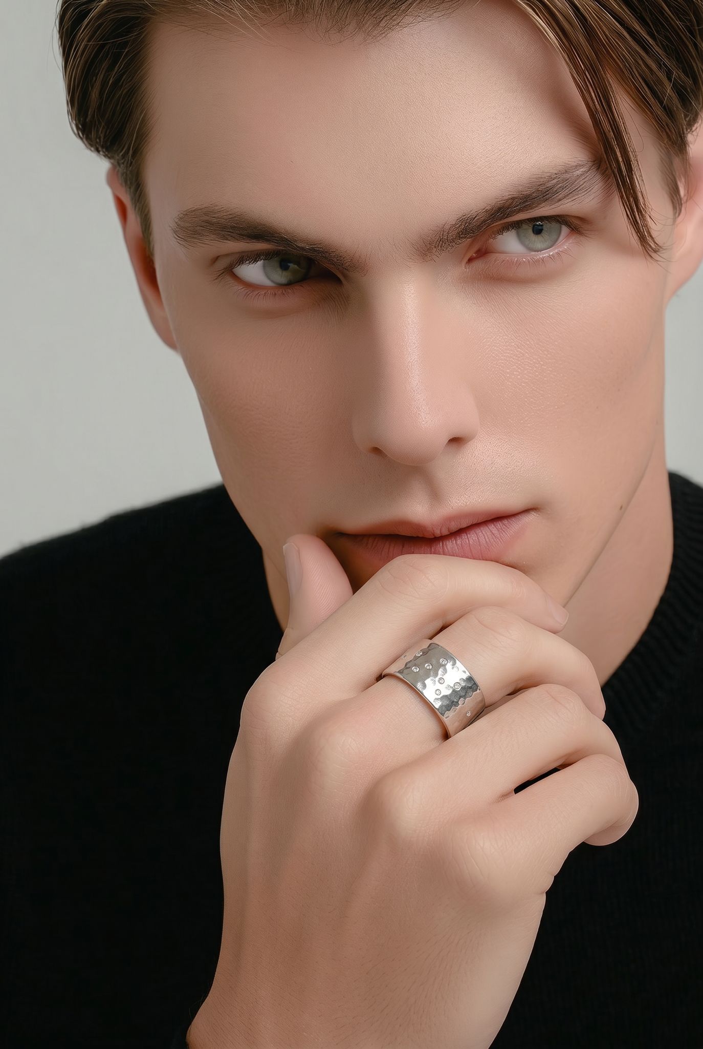 Anillo grande de caballero con 9 brillantes 0,09 ct.