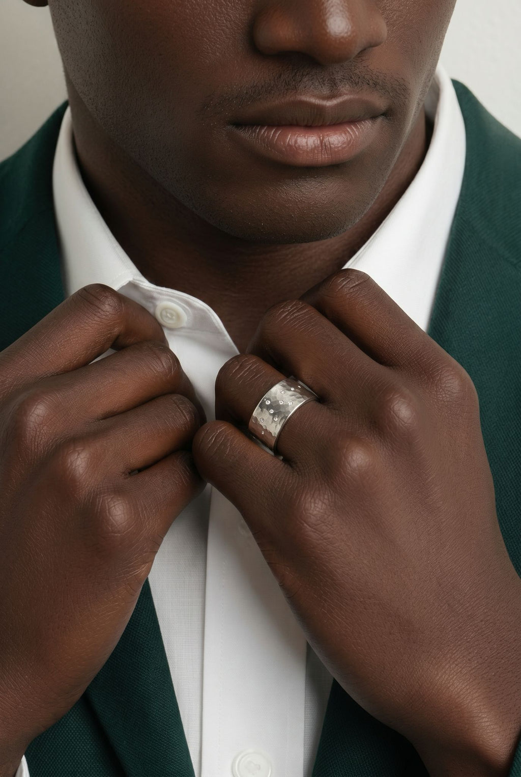 Anillo grande de caballero con 9 brillantes 0,09 ct.