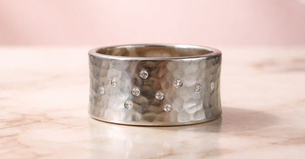 Anillo grande de caballero con 9 brillantes 0,09 ct.