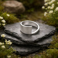 Anillos apilables surtidos de oro, plata y diamantes de Wille Jewellery.