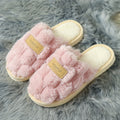 Elegantes zapatillas rosas de interior con peluche